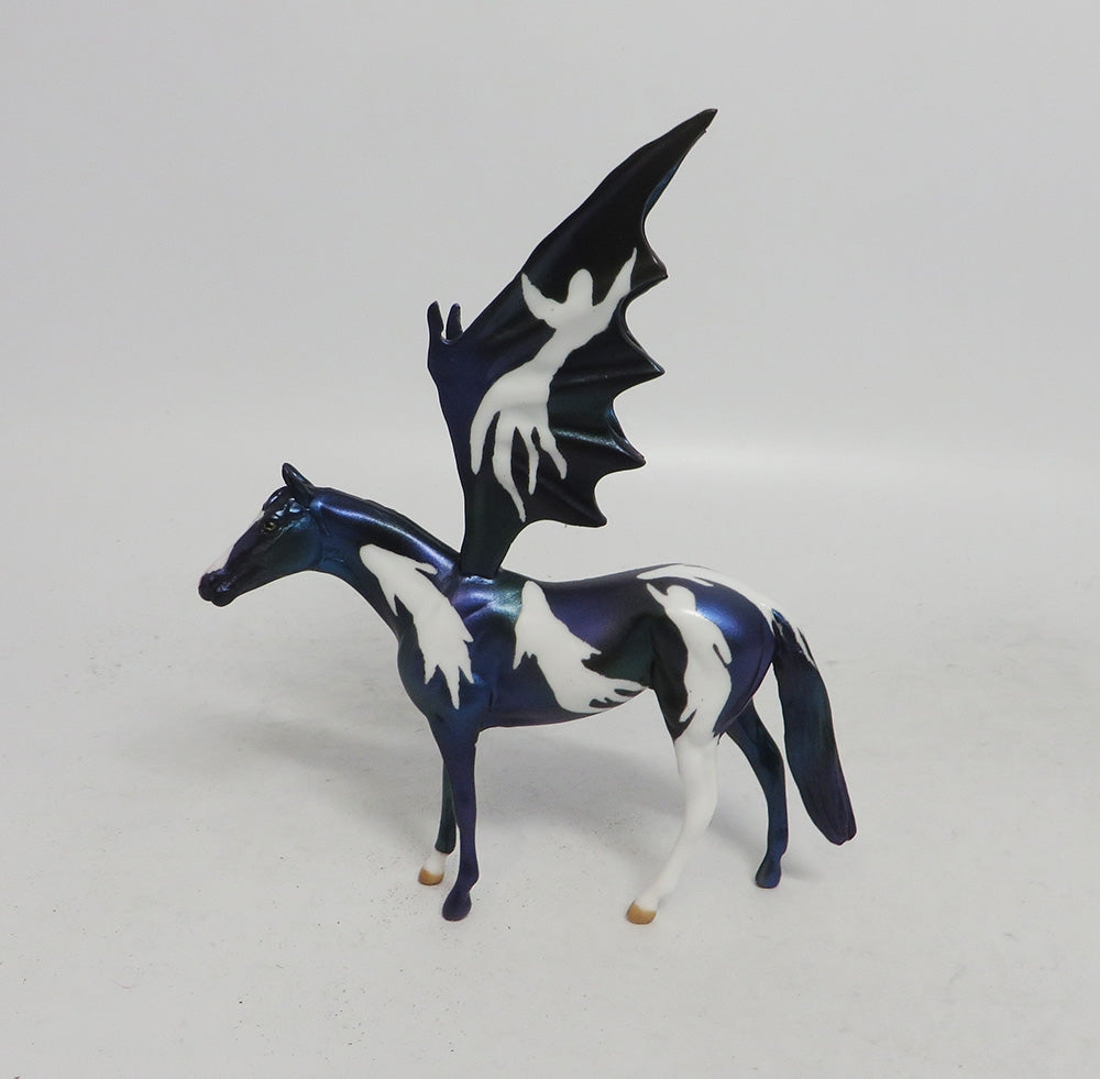 HAPPY HAUNTS-OOAK THOROUGHBRED  BAT CHIP DECORATOR MM 18