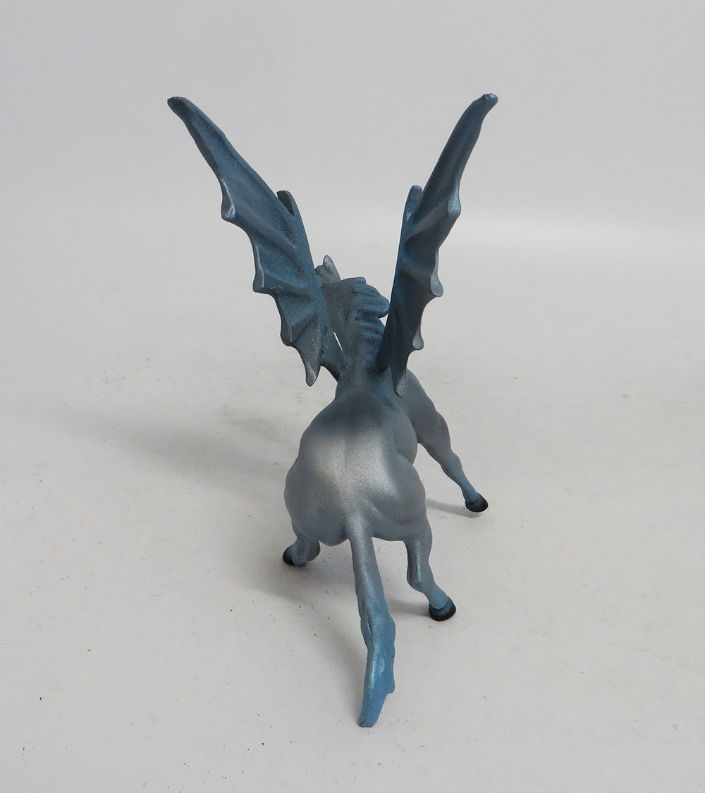 OPAL- OOAK CUTTER BAT CHIP DECORATOR BY SUE MARTIS MM 18