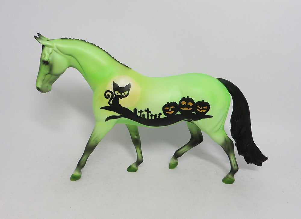BUFFY- LE-15 HALLOWEEN DECORATOR MODEL HORSE 2018