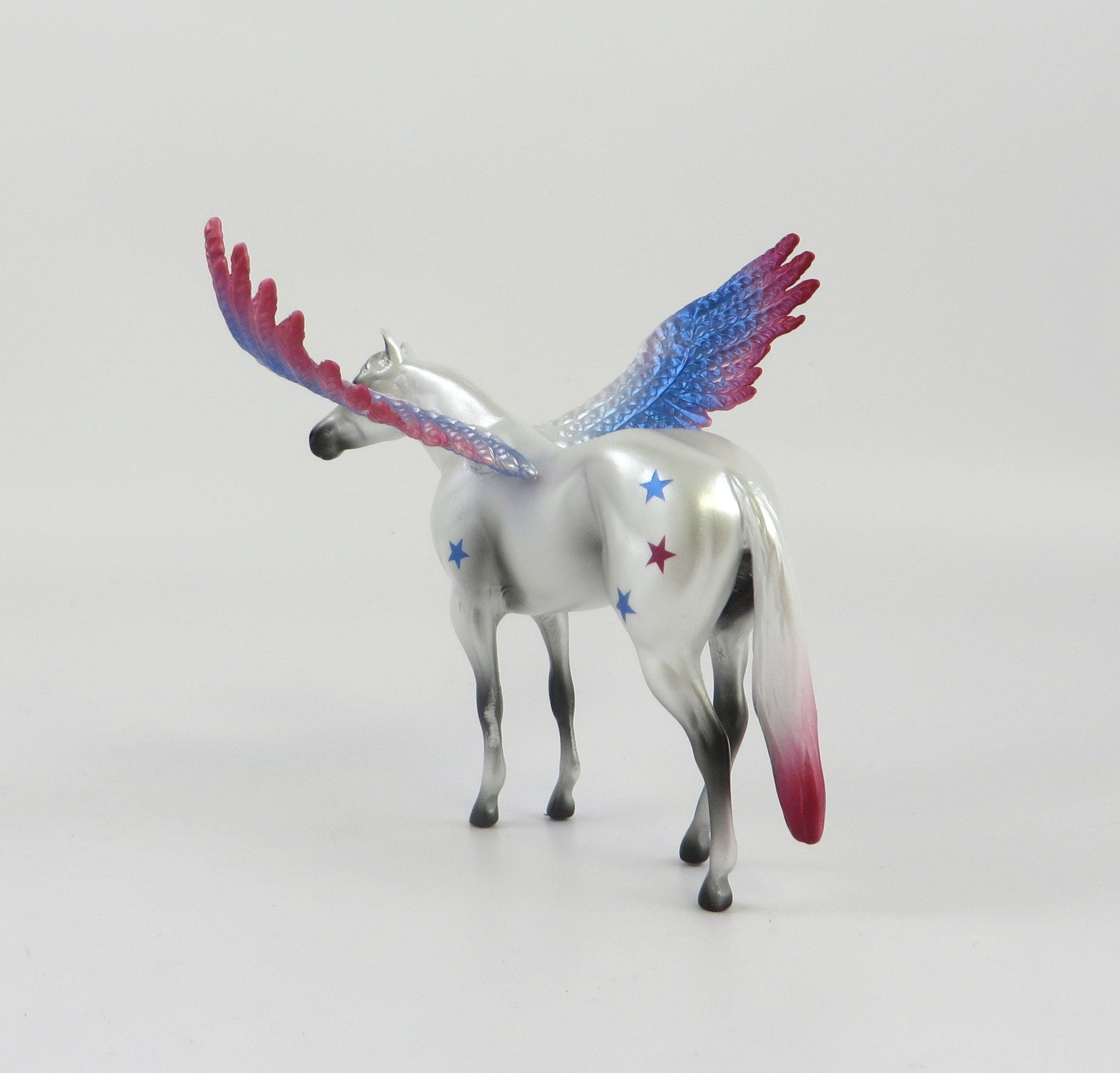 MY HERO-LE-10 PEARL WHITE 4TH OF JULY DECO STOCK HORSE CHIP 7/2