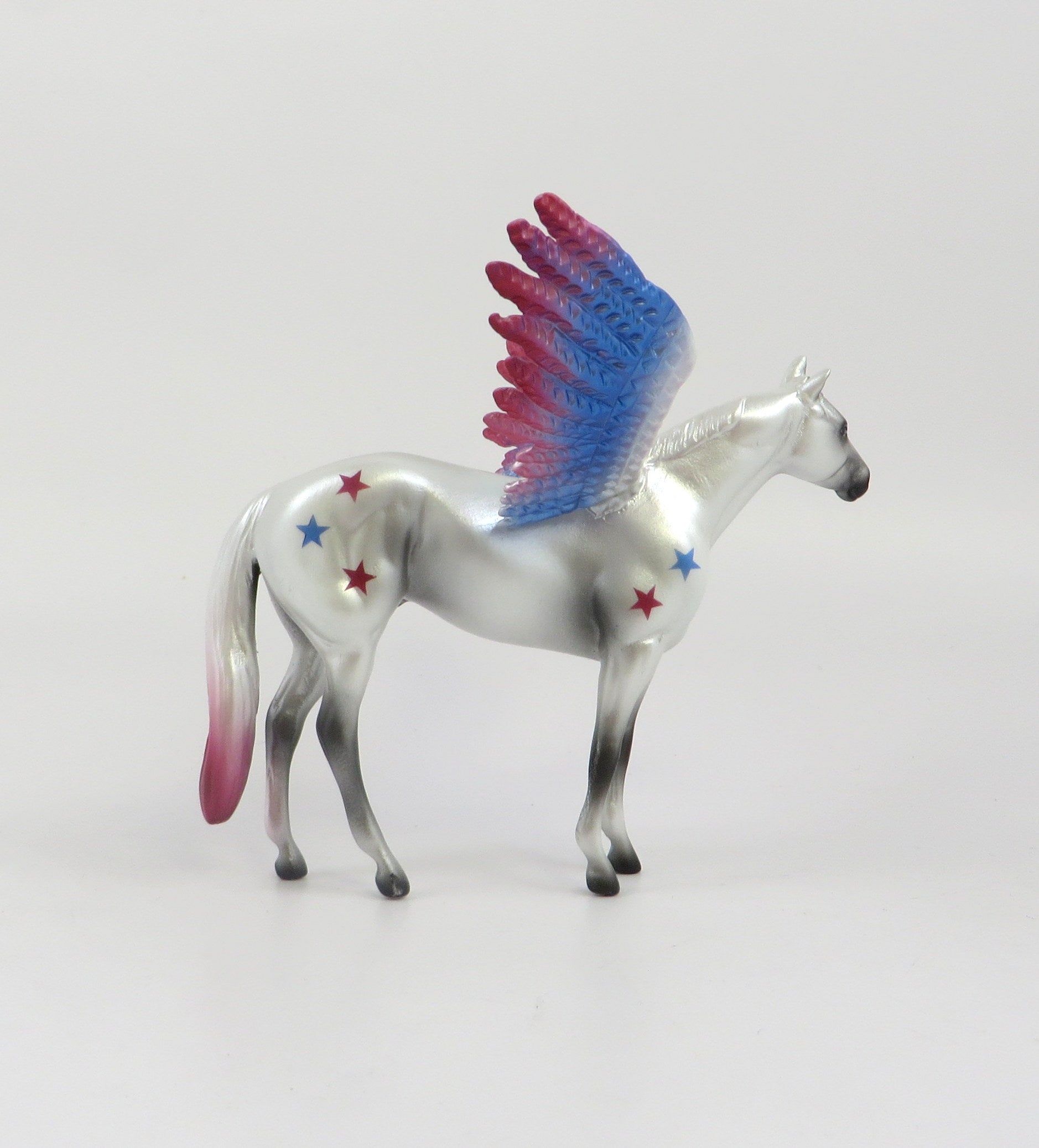 MY HERO-LE-10 PEARL WHITE 4TH OF JULY DECO STOCK HORSE CHIP 7/2