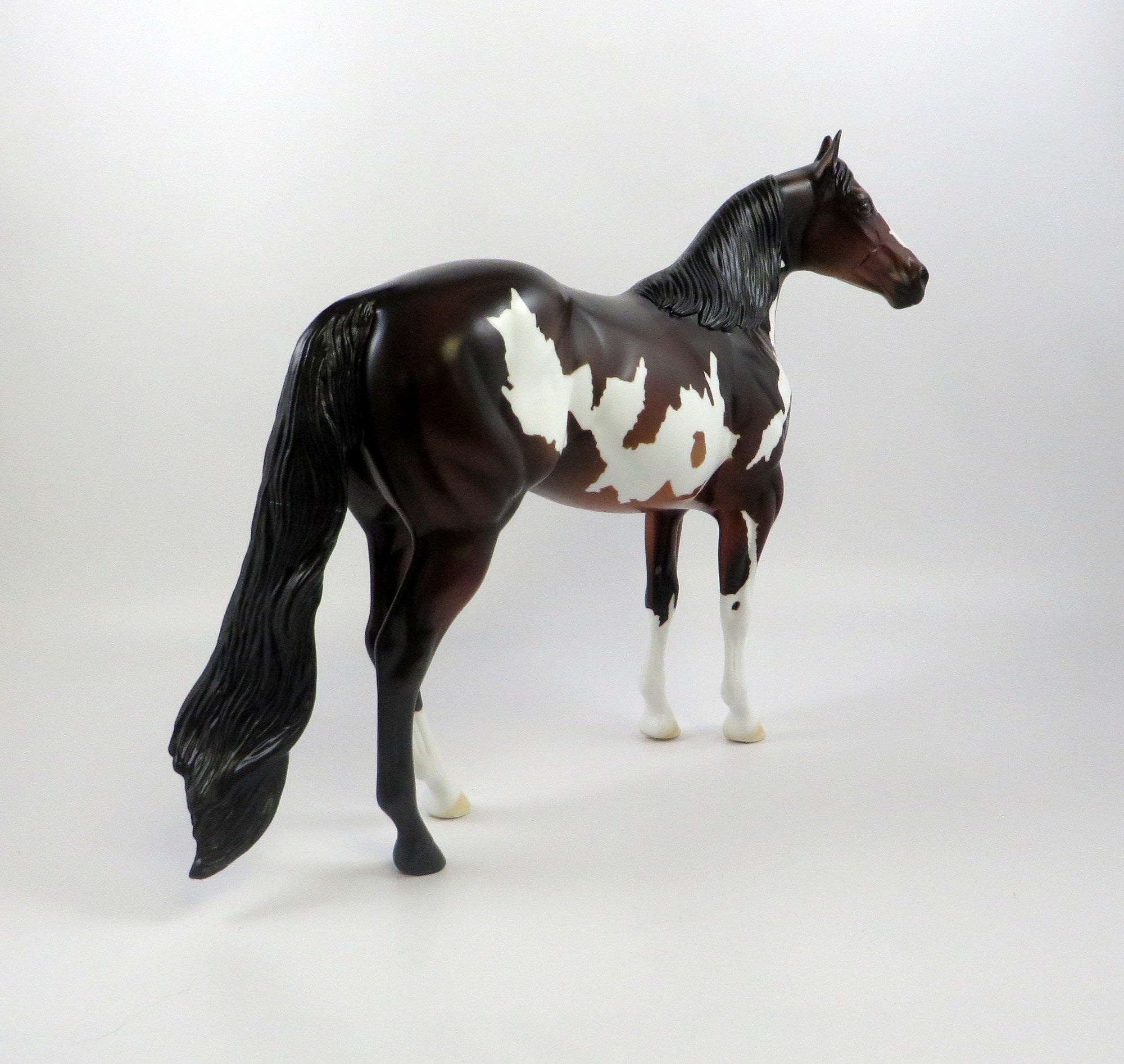 JULES-OOAK BAY PAINT ISH MODEL HORSE 7/22
