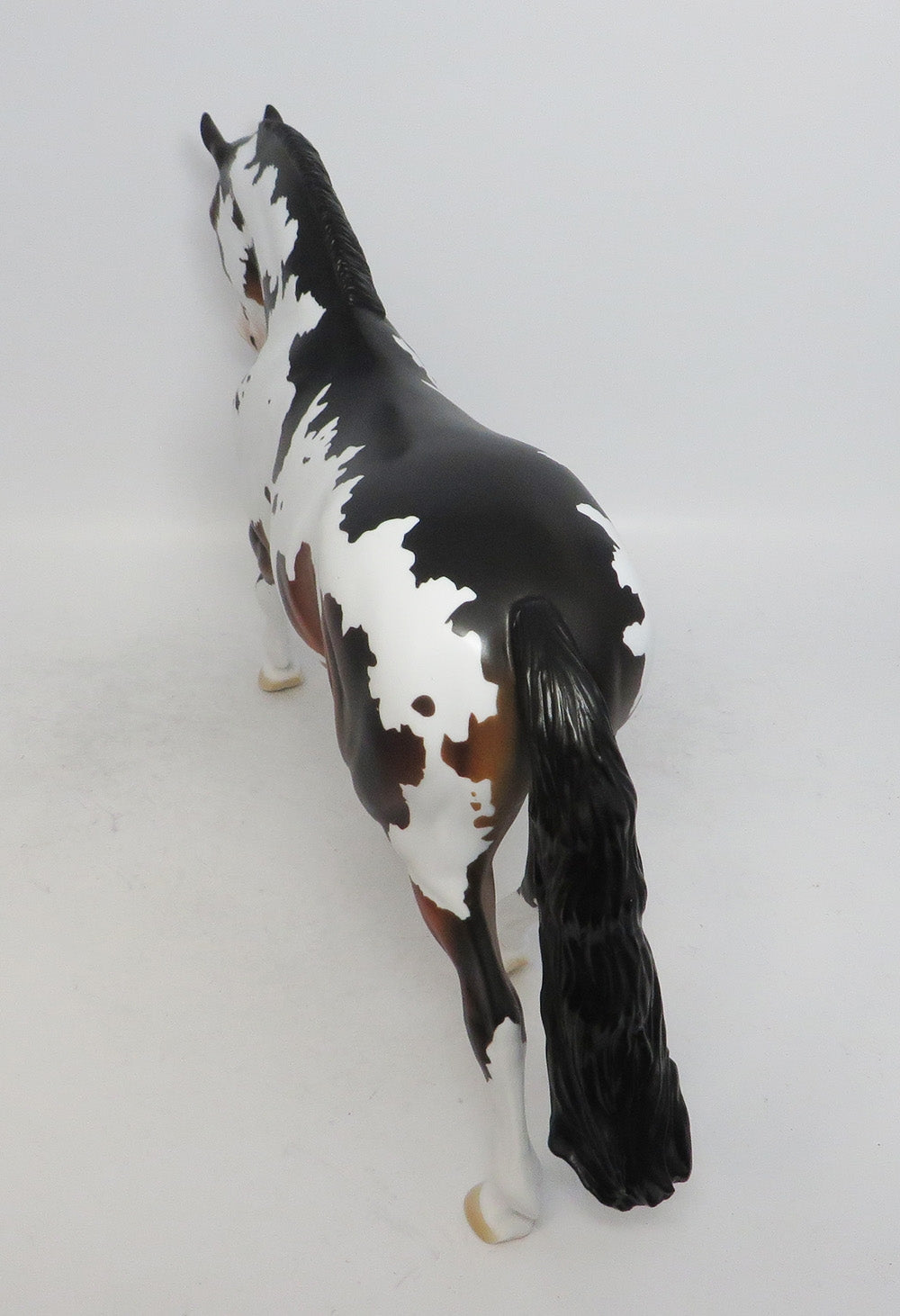 MALACHI-LE-3 BAY PINTO IRISH DRAFT MODEL HORSE WHS 2018