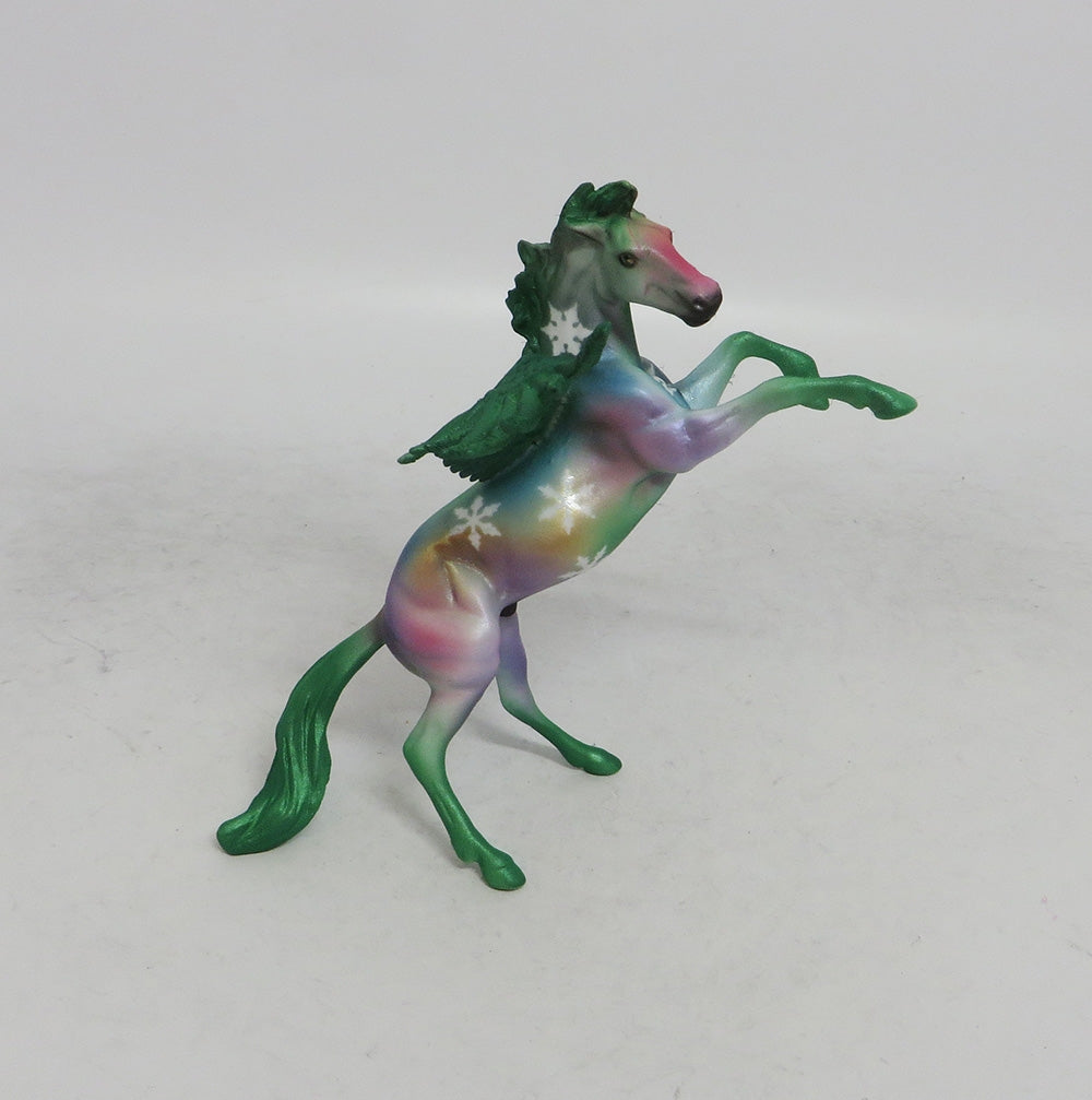 VERDE - OOAK GREEN RAINBOW DECORATOR FEATHER WING SNOWFLAKE CHIP