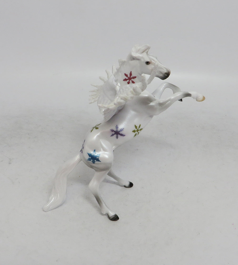 ARCOBALENO - OOAK WHITE RAINBOW DECORATOR FEATHER WING SNOWFLAKE CHIP