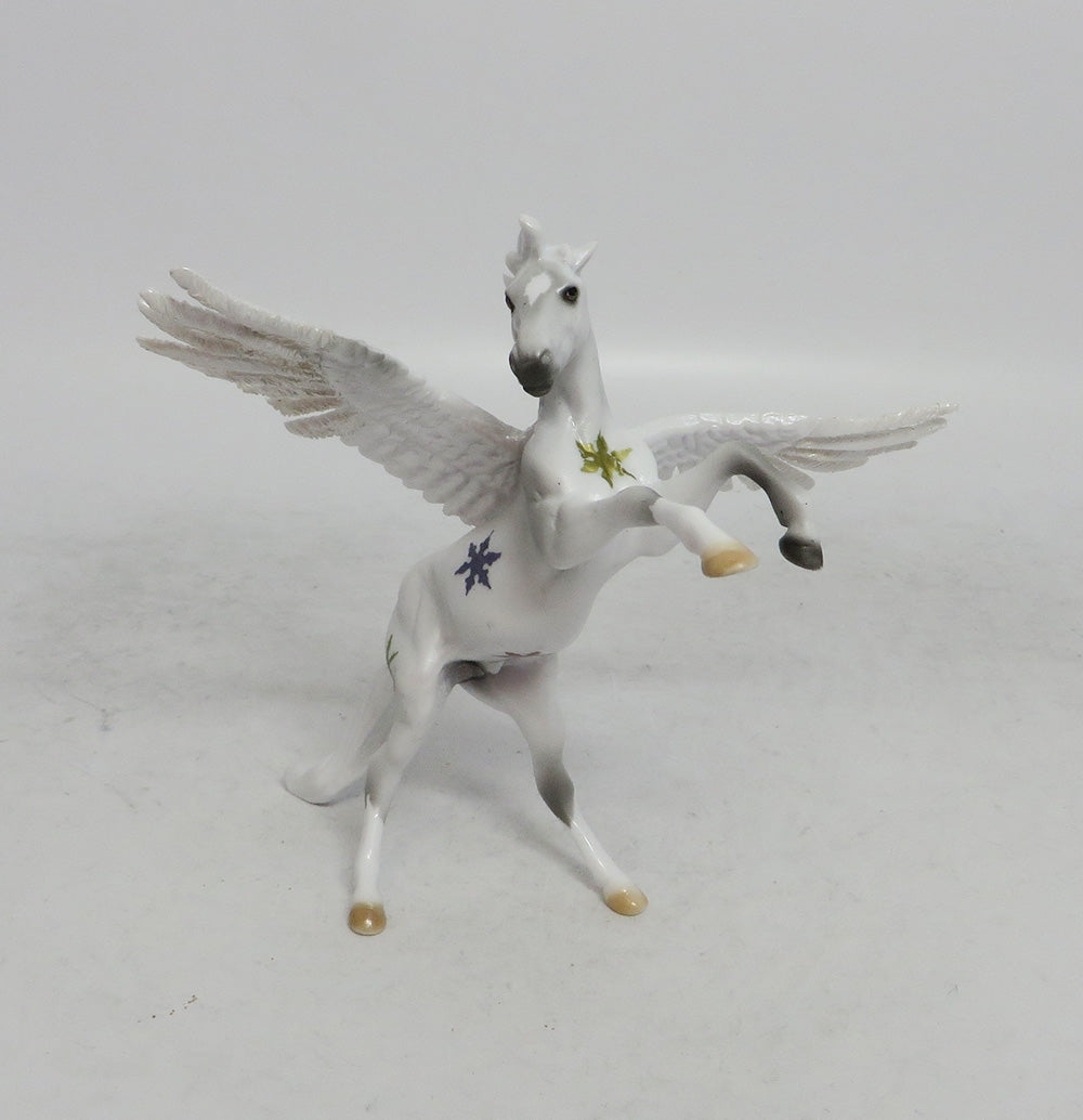 BLANC - OOAK WHITE RAINBOW DECORATOR FEATHER WING SNOWFLAKE CHIP