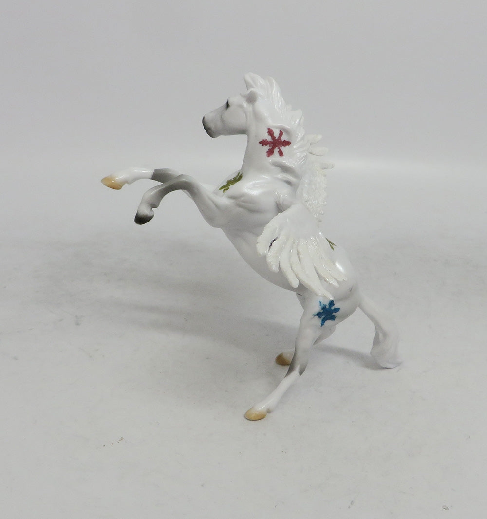 BLANC - OOAK WHITE RAINBOW DECORATOR FEATHER WING SNOWFLAKE CHIP