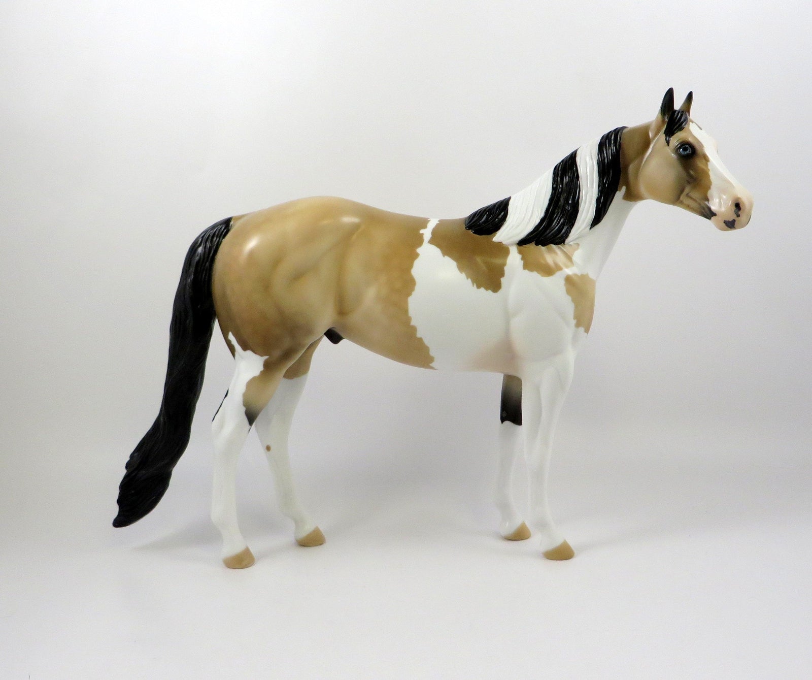 FALLING LEAVES-OOAK LIGHT BUCKSKIN PAINT ISH MODEL HORSE 7/24/19
