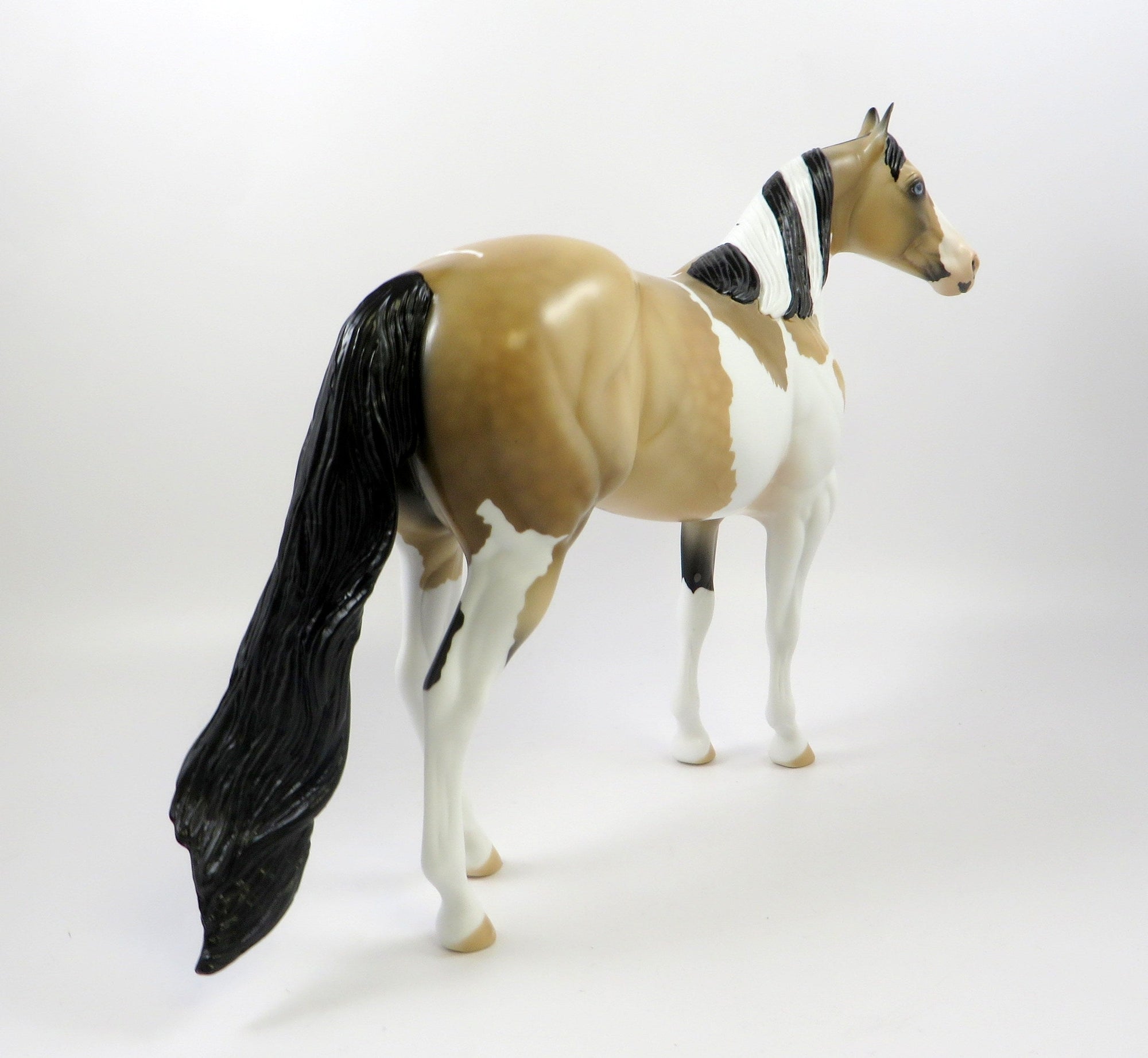 FALLING LEAVES-OOAK LIGHT BUCKSKIN PAINT ISH MODEL HORSE 7/24/19