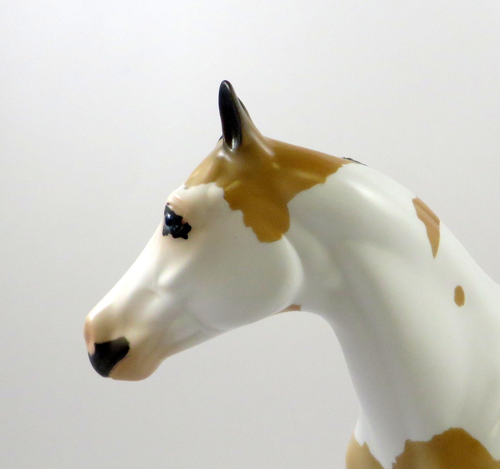 FALLING LEAVES-OOAK LIGHT BUCKSKIN PAINT ISH MODEL HORSE 7/24/19