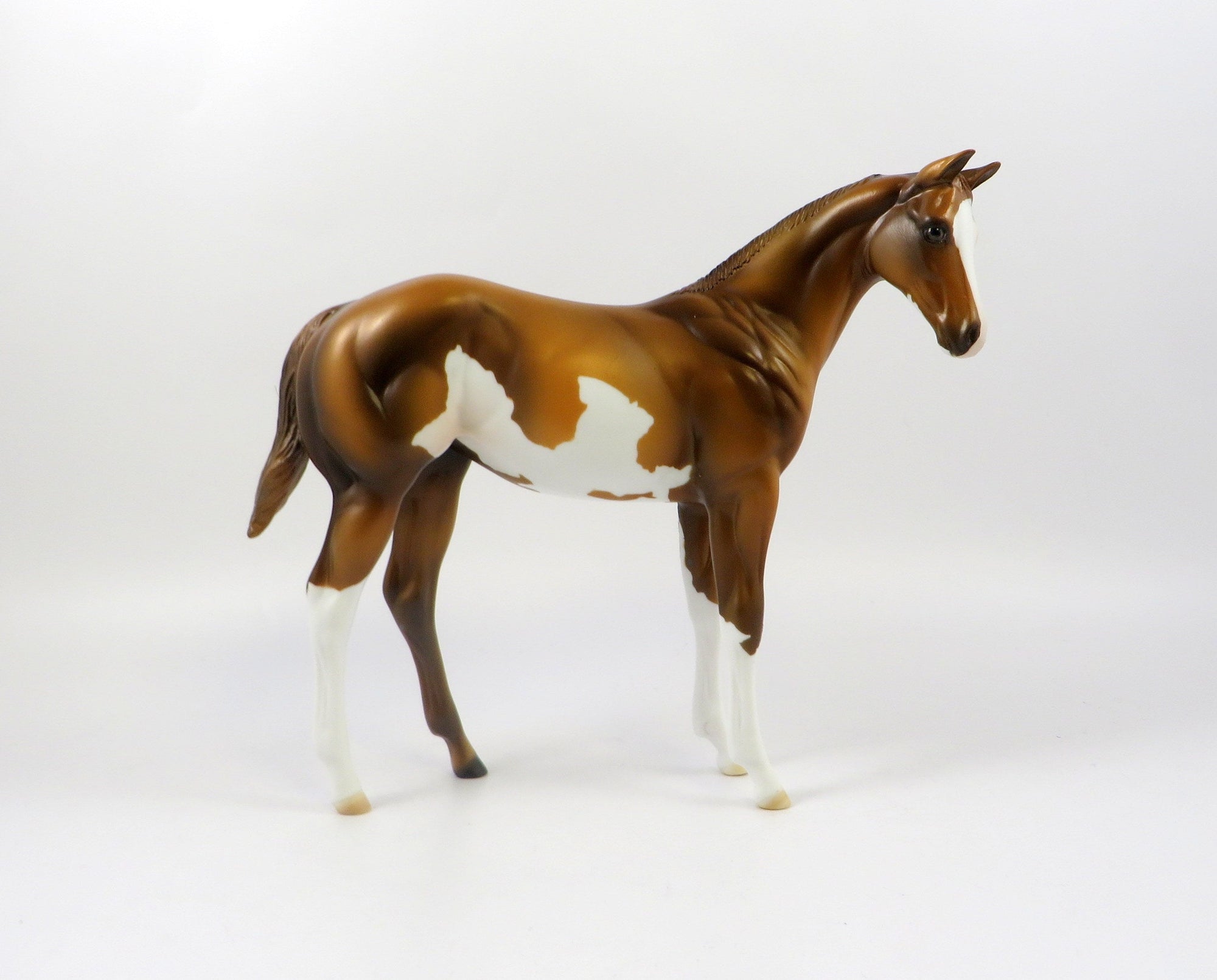 DROYN-OOAK CHESTNUT PAINT MODEL HORSE EQ 19