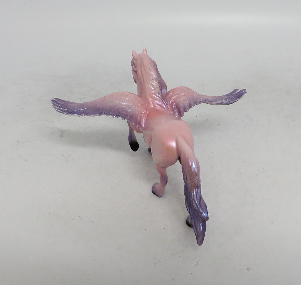 YULE - OOAK FRESIAN PEGA CHIP DECORATOR WHS 2018