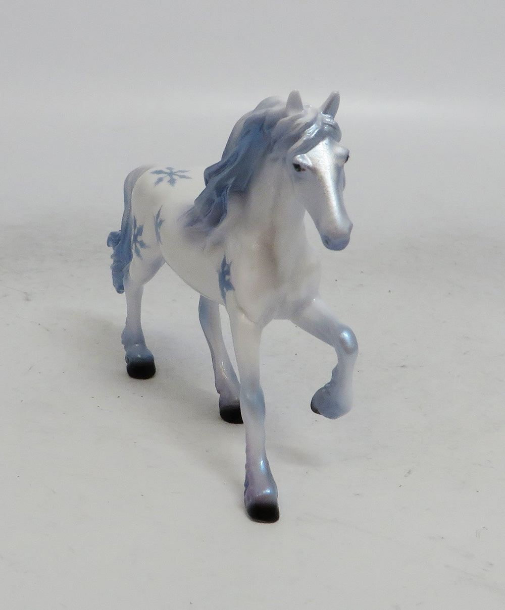 MISTLETOE - OOAK CHIP CHRISTMAS DECORATOR WHS 2018