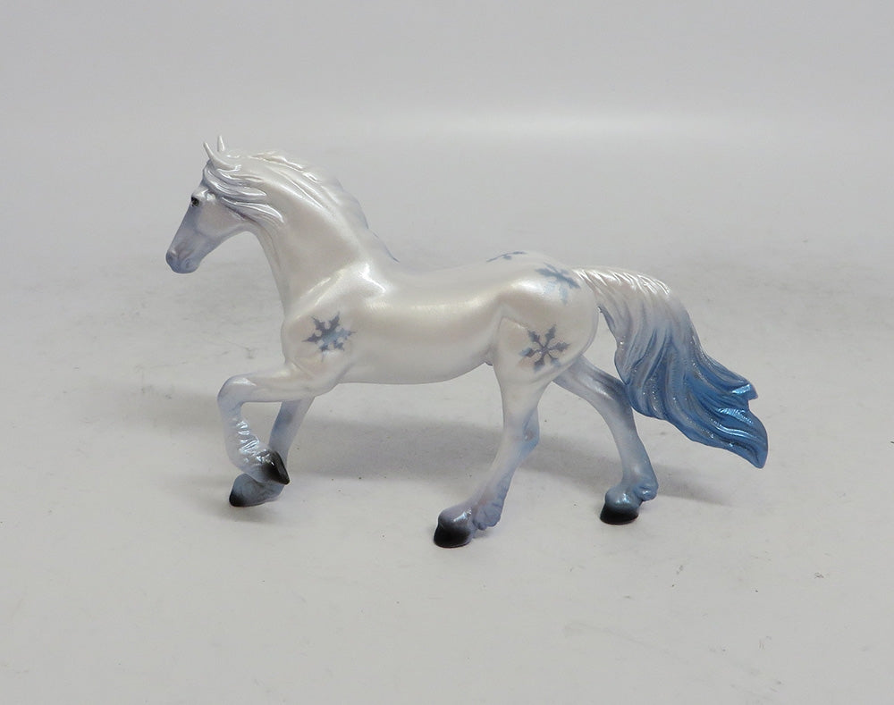 MISTLETOE - OOAK CHIP CHRISTMAS DECORATOR WHS 2018