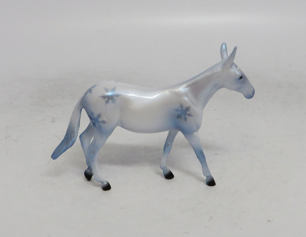 WINTER  - OOAK CHIP CHRISTMAS DECORATOR WHS 2018