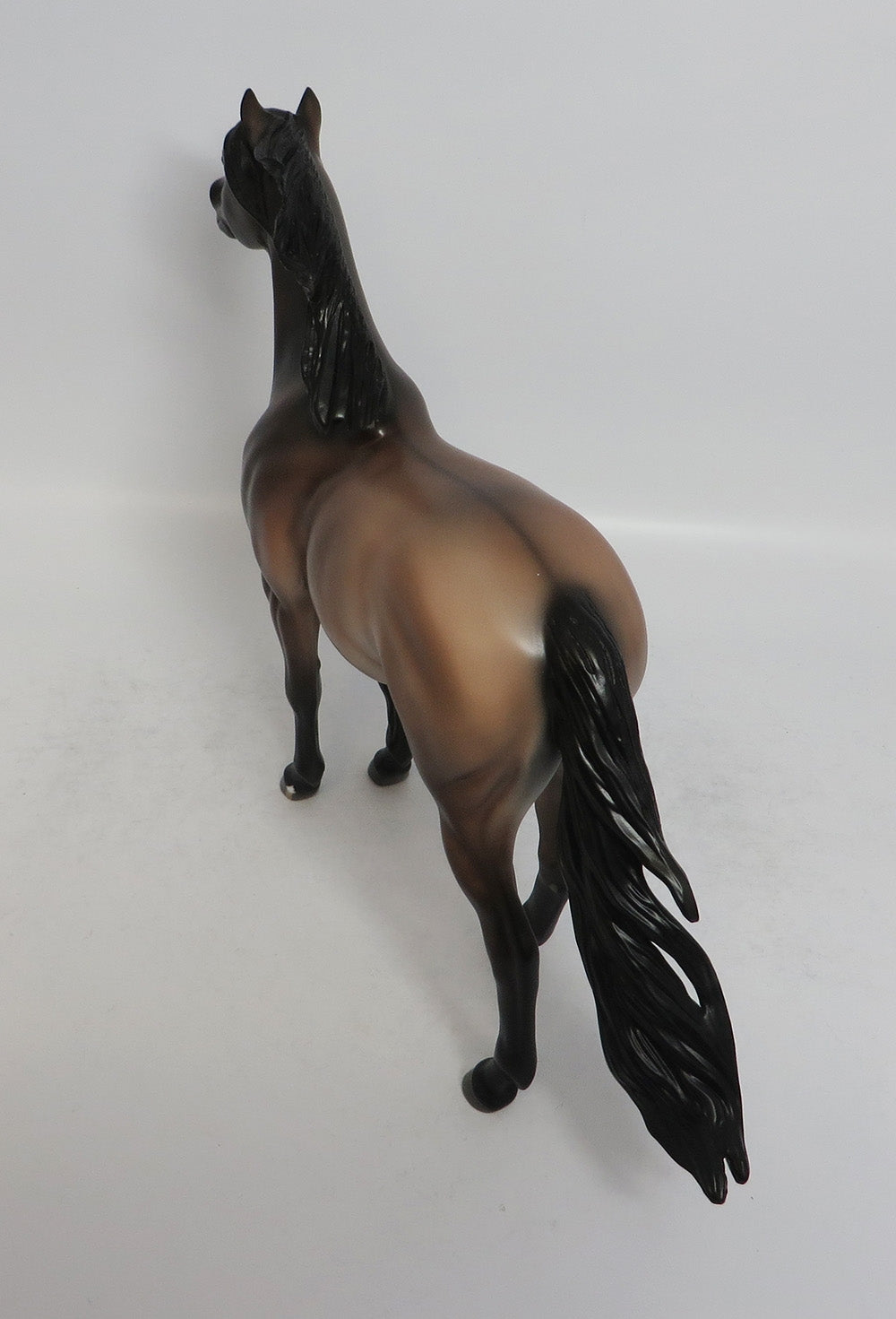 INOLA - LE25 GRULLA MUSTANG MODEL HORSE SHCF2018