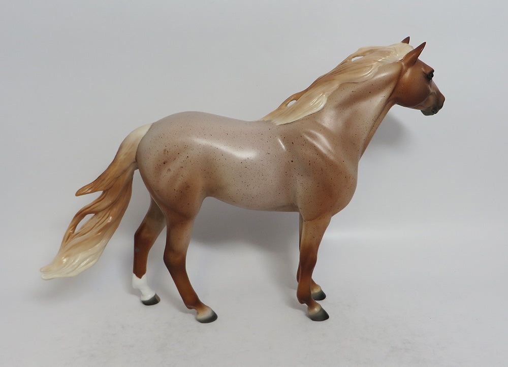 NOVA - LE25 STRAWBERRY ROAN MUSTANG MODEL HORSE SHCF2018