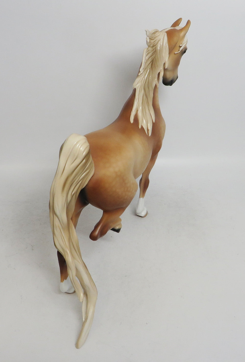 APPLE STRUESEL-DAPPLE PALOMINO SADDLEBRED MODEL HORSE BY AUDREY DIXON WHS 2018