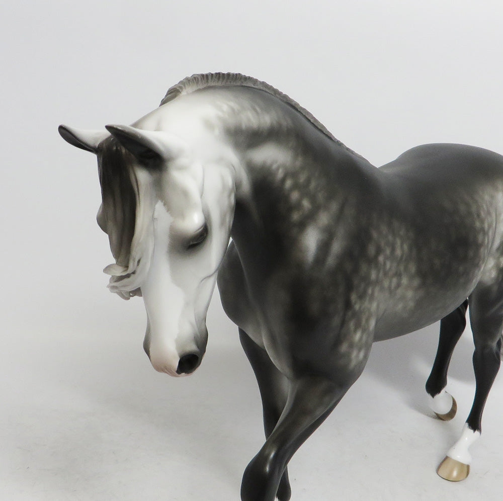 CLARENCE-OOAK DAPPLE GREY THOROUGHBRED MODEL HORSE BY SHERYL LEISURE WHS 2018