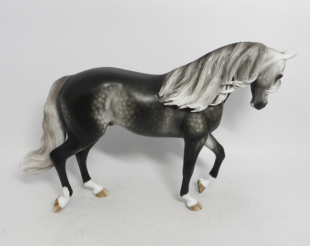 CLARENCE-OOAK DAPPLE GREY THOROUGHBRED MODEL HORSE BY SHERYL LEISURE WHS 2018