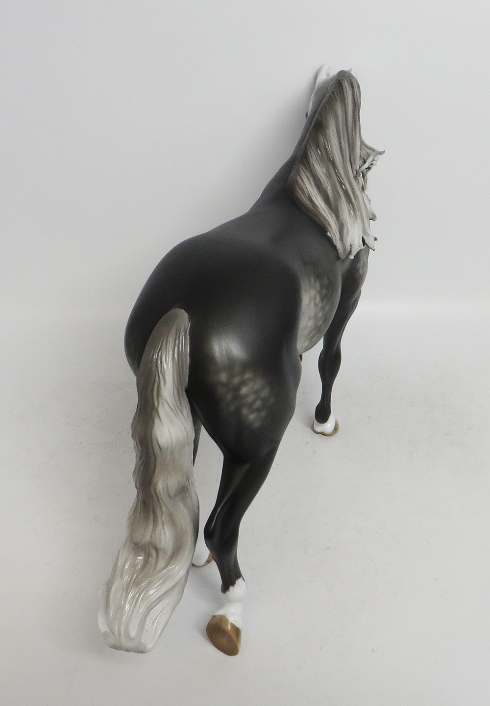 CLARENCE-OOAK DAPPLE GREY THOROUGHBRED MODEL HORSE BY SHERYL LEISURE WHS 2018
