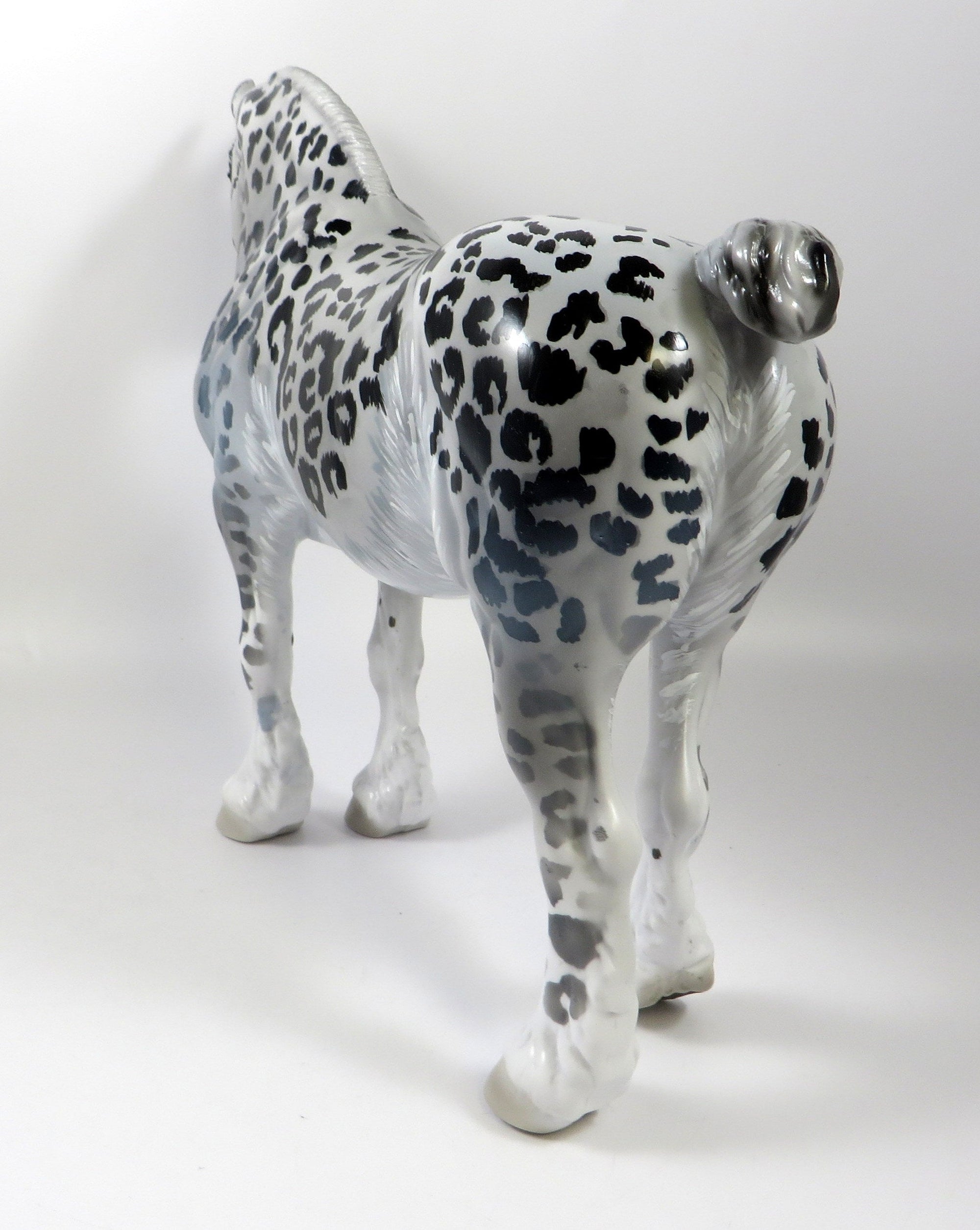 SNOWY-SNOW LEOPARD HEAVY DRAFT MARE BY DAWN QUICK LHS 19