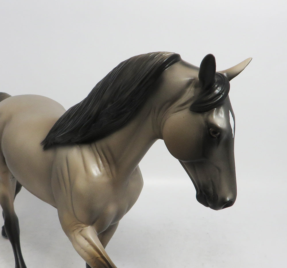 DONNER- OOAK GRULLA TWH BY AUDREY DIXON WHS 2018
