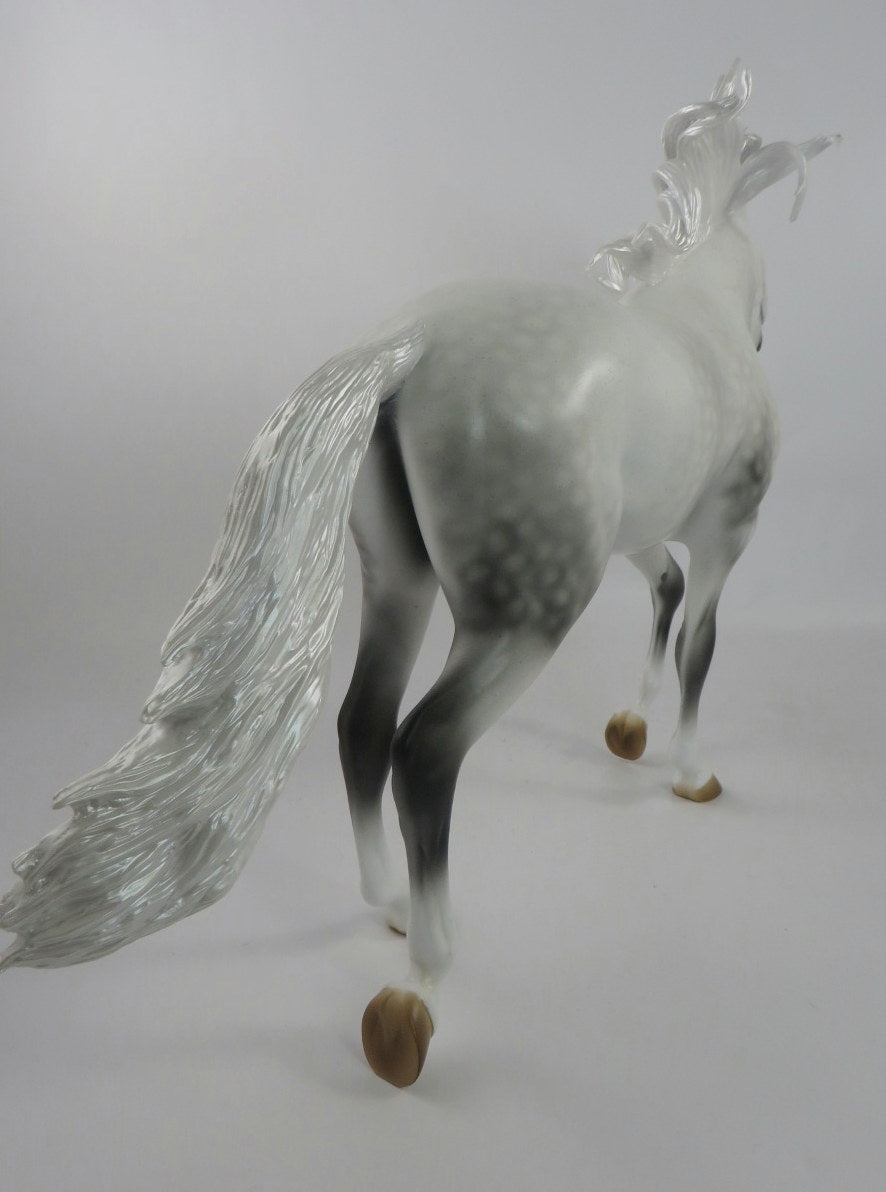 HUNTER&#39;S MOON LE-34 DAPPLE GREY/WHITE THOROUGHBRED MM 2019