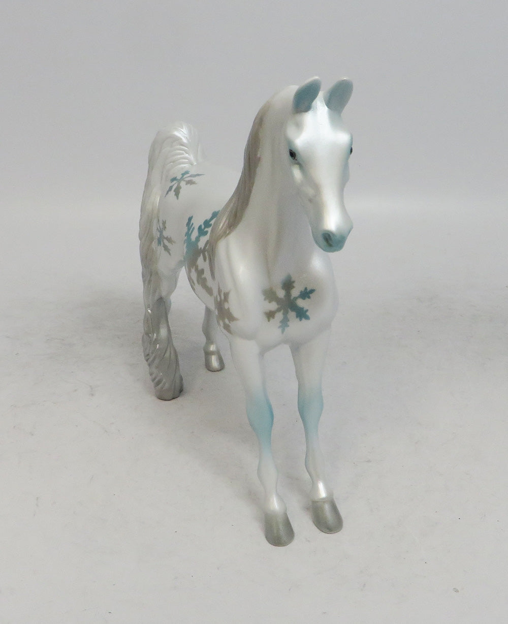 NEW BIRD- LE-2 SNOWFLAKE PEBBLES WHS