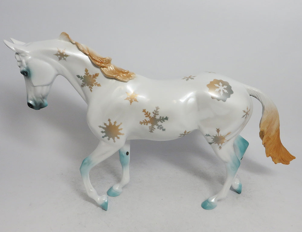 PARSON BROWN-OOAK SNOWFLAKE THOROUGHBRED MODEL HORSE WHS