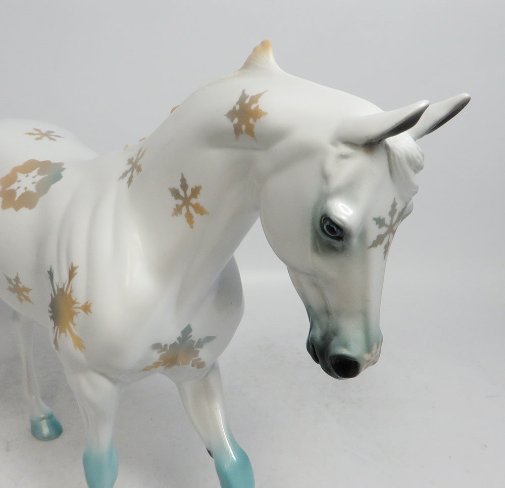 PARSON BROWN-OOAK SNOWFLAKE THOROUGHBRED MODEL HORSE WHS