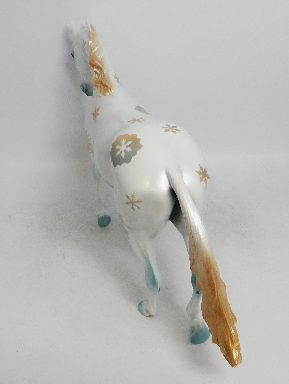 PARSON BROWN-OOAK SNOWFLAKE THOROUGHBRED MODEL HORSE WHS