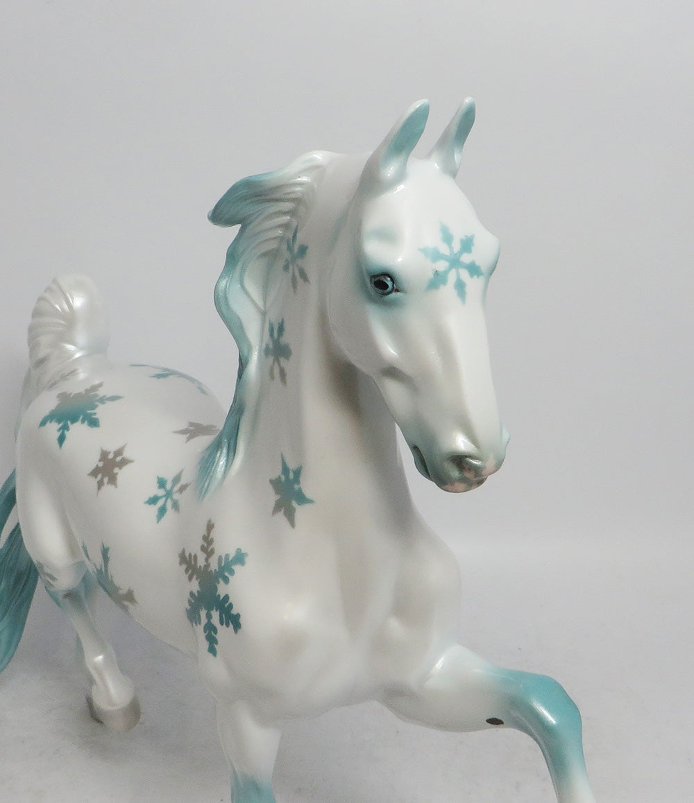 BLUEBIRD-OOAK SNOWFLAKE PALOMINO SADDLEBRED MODEL HORSE BY AUDREY DIXON WHS 2018