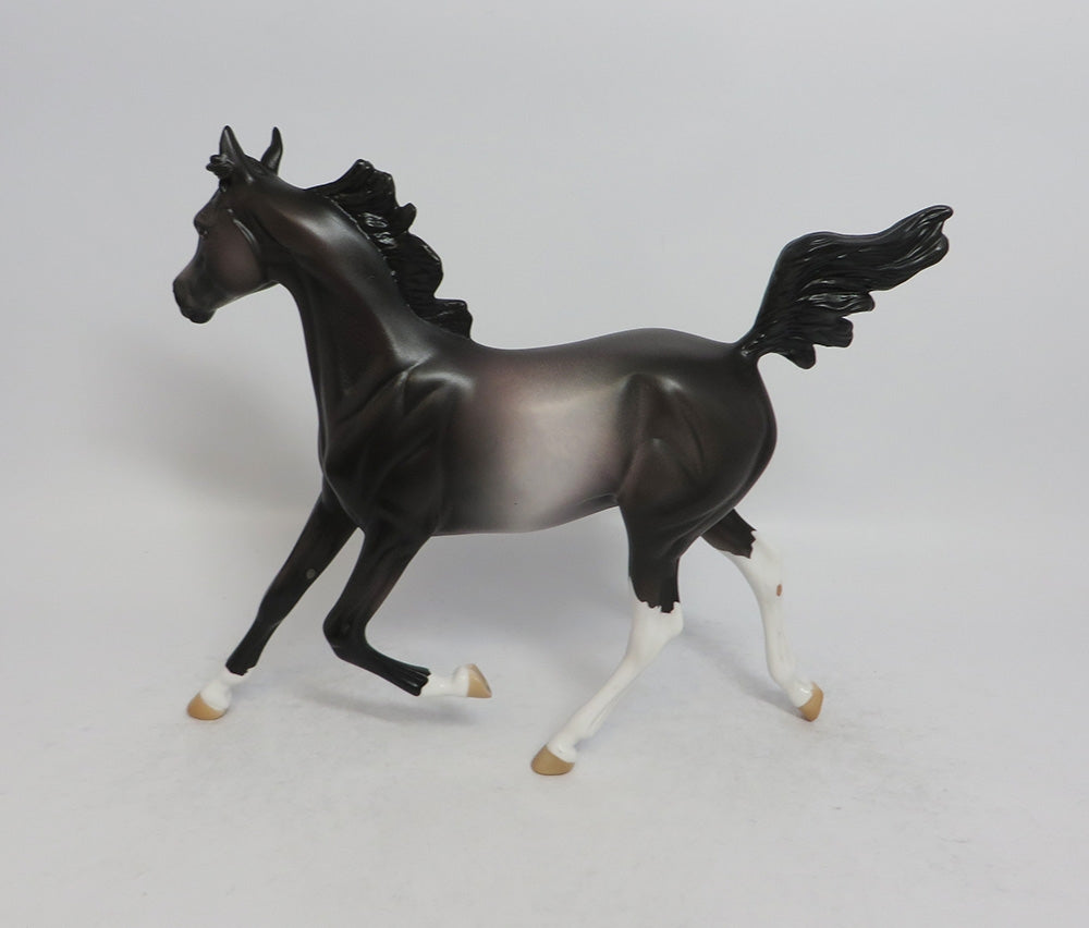 AZBO - OOAK LIVER CHESTNUT YEARLING MODEL HORSE MW2018