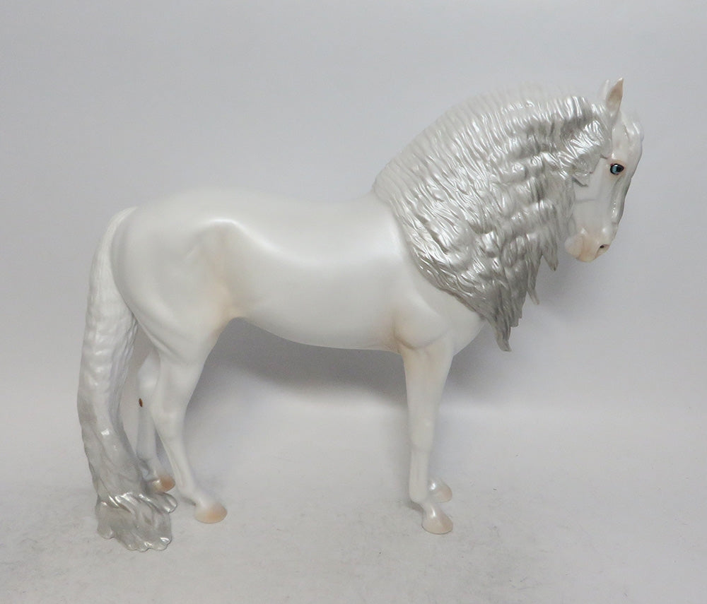 SNOW WHITE- LE 15 PEARLY WHITE CUSTOM MARE  ANSUALSIAN BY AMANDA WHS 2018