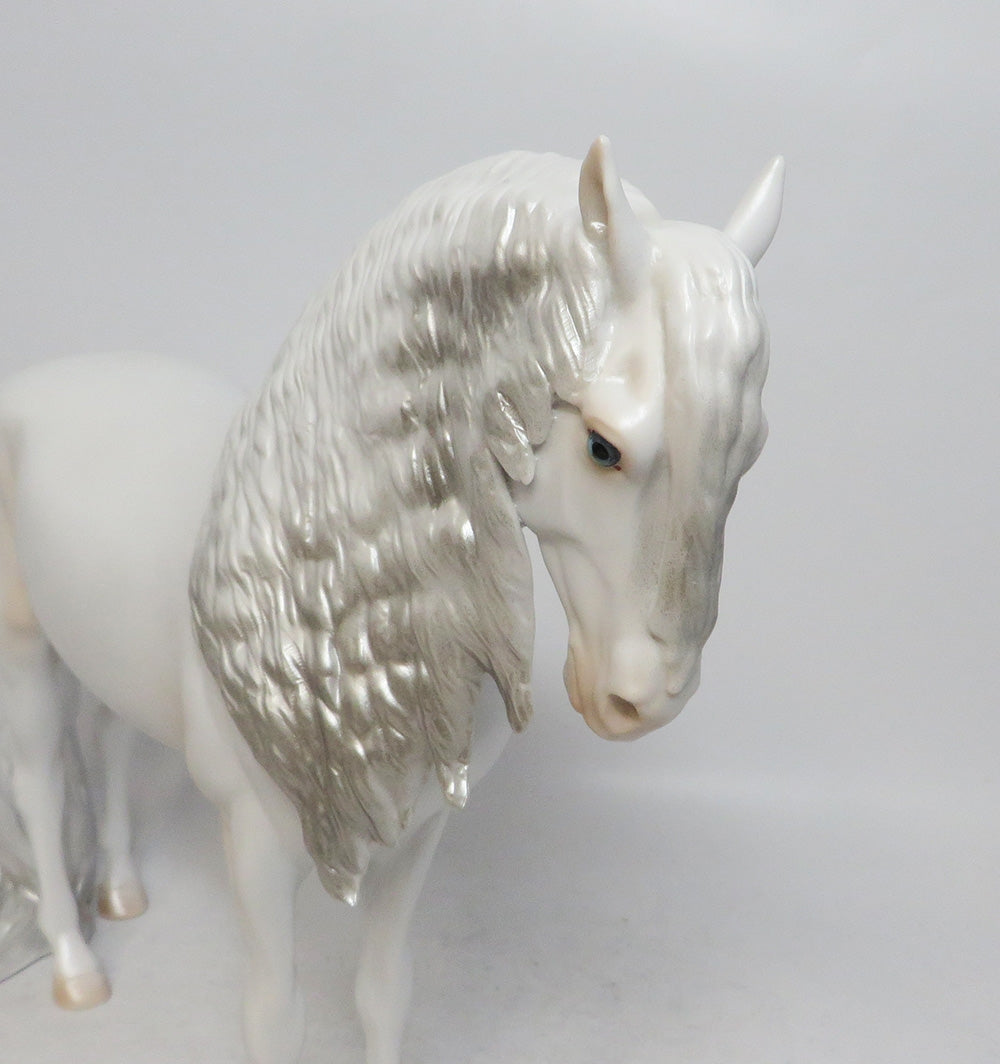 SNOW WHITE- LE 15 PEARLY WHITE CUSTOM MARE  ANSUALSIAN BY AMANDA WHS 2018