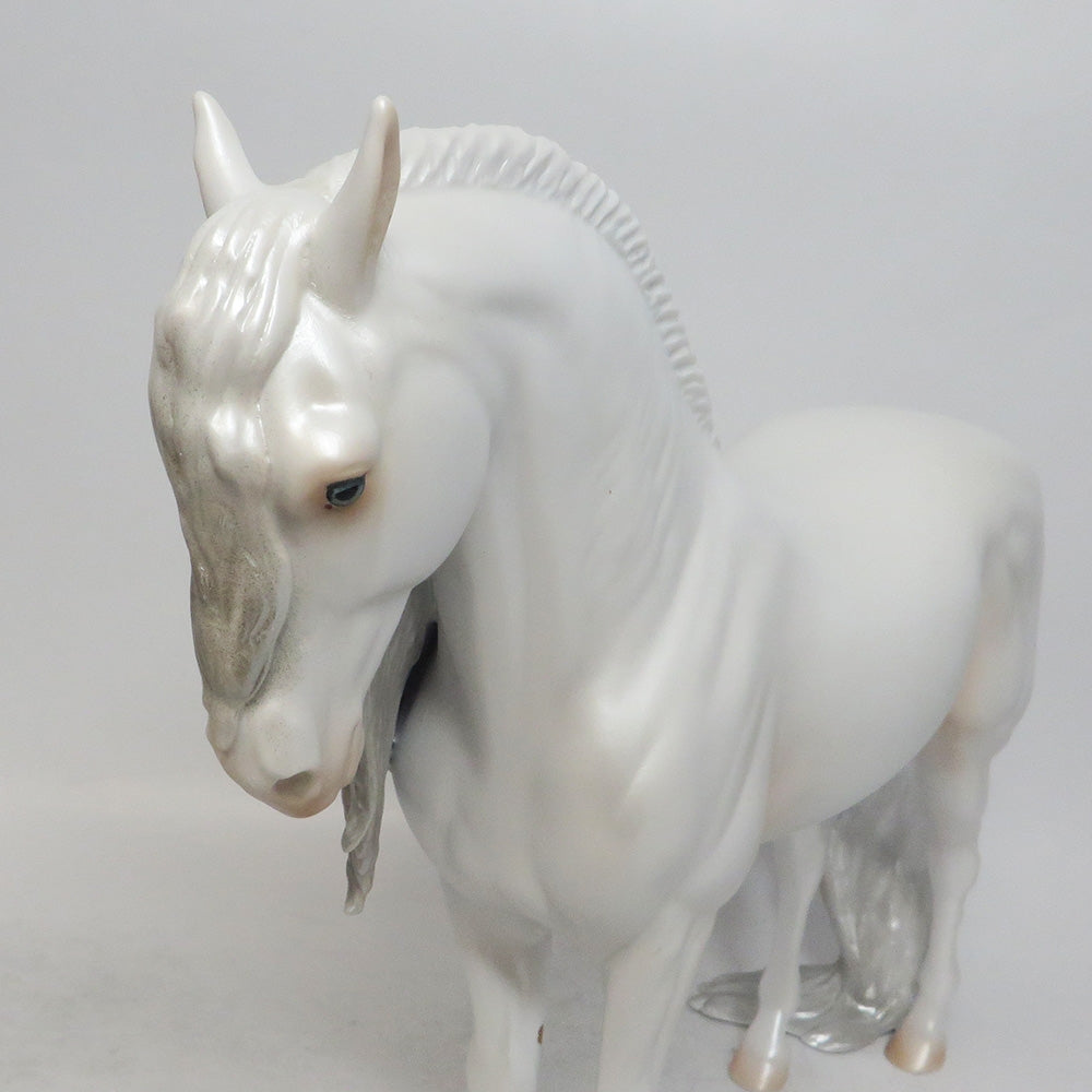 SNOW WHITE- LE 15 PEARLY WHITE CUSTOM MARE  ANSUALSIAN BY AMANDA WHS 2018