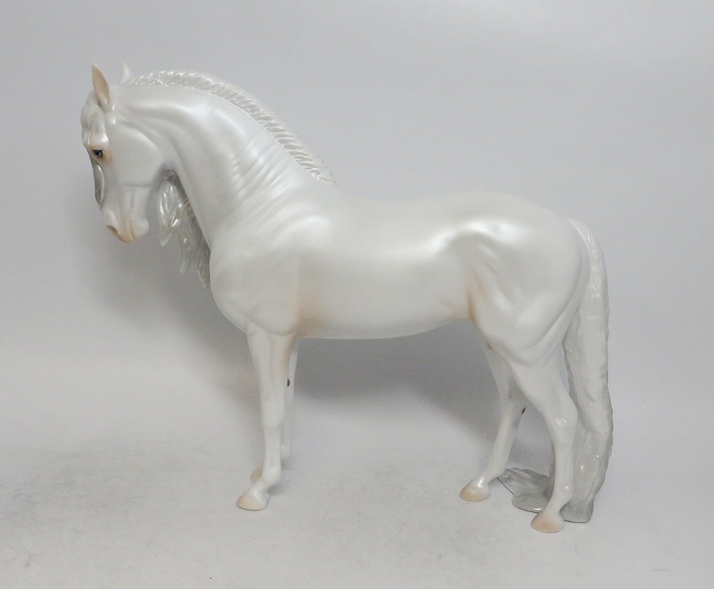 SNOW WHITE- LE 15 PEARLY WHITE CUSTOM MARE  ANSUALSIAN BY AMANDA WHS 2018