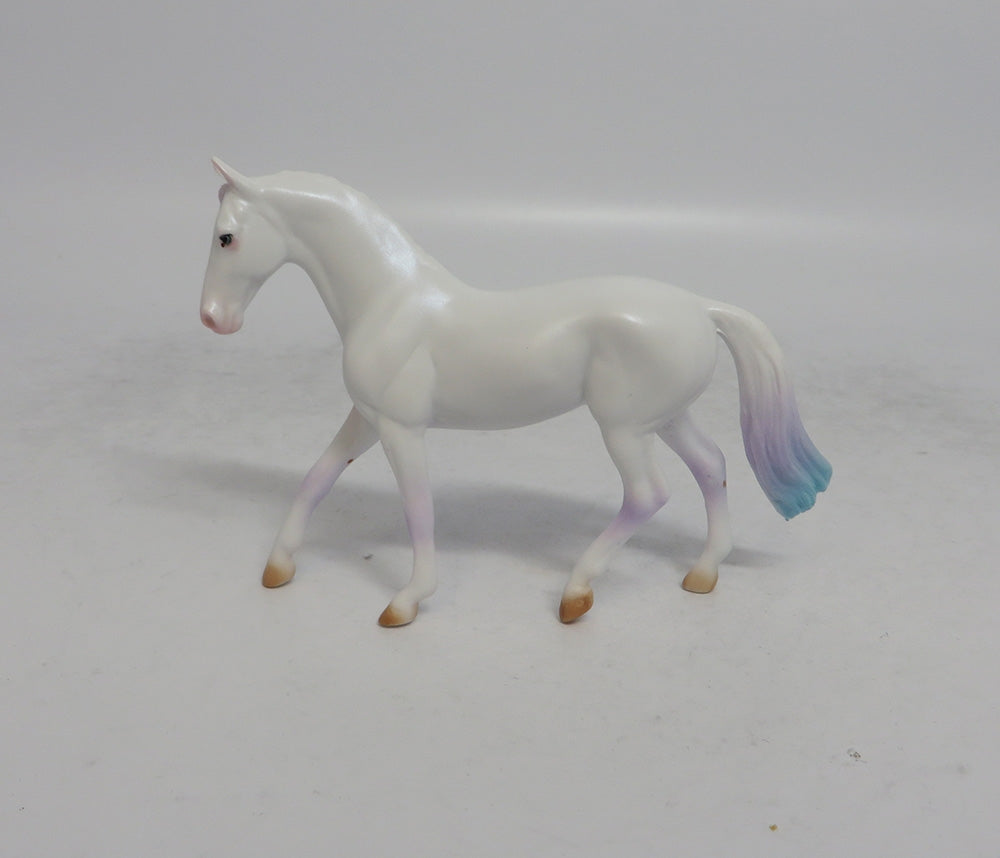 PASTEL - OOAK WHITE DECORATOR WARMBLOOD CHIP MW2018
