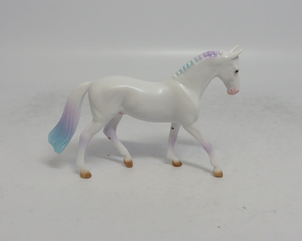 PASTEL - OOAK WHITE DECORATOR WARMBLOOD CHIP MW2018
