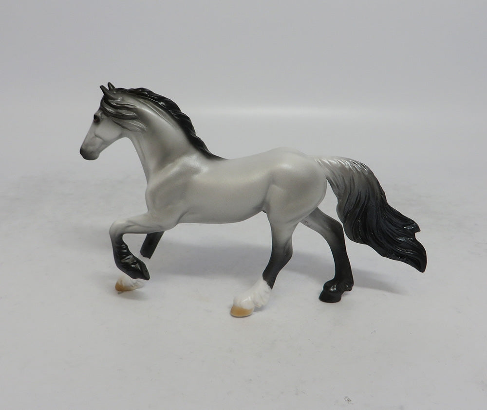 SILVER LINING - OOAK GREY FRESIAN CHIP MW2018