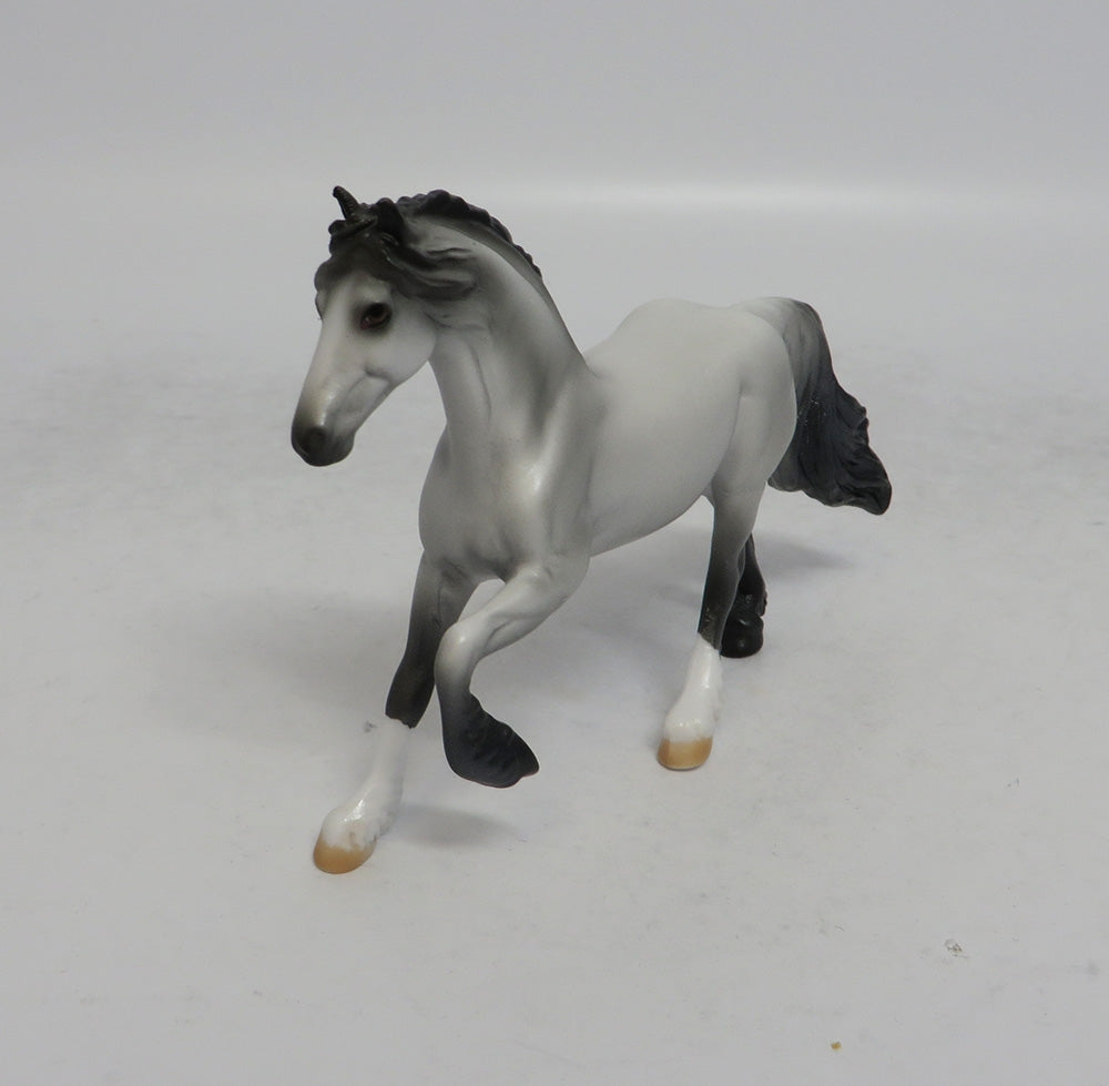 SILVER LINING - OOAK GREY FRESIAN CHIP MW2018