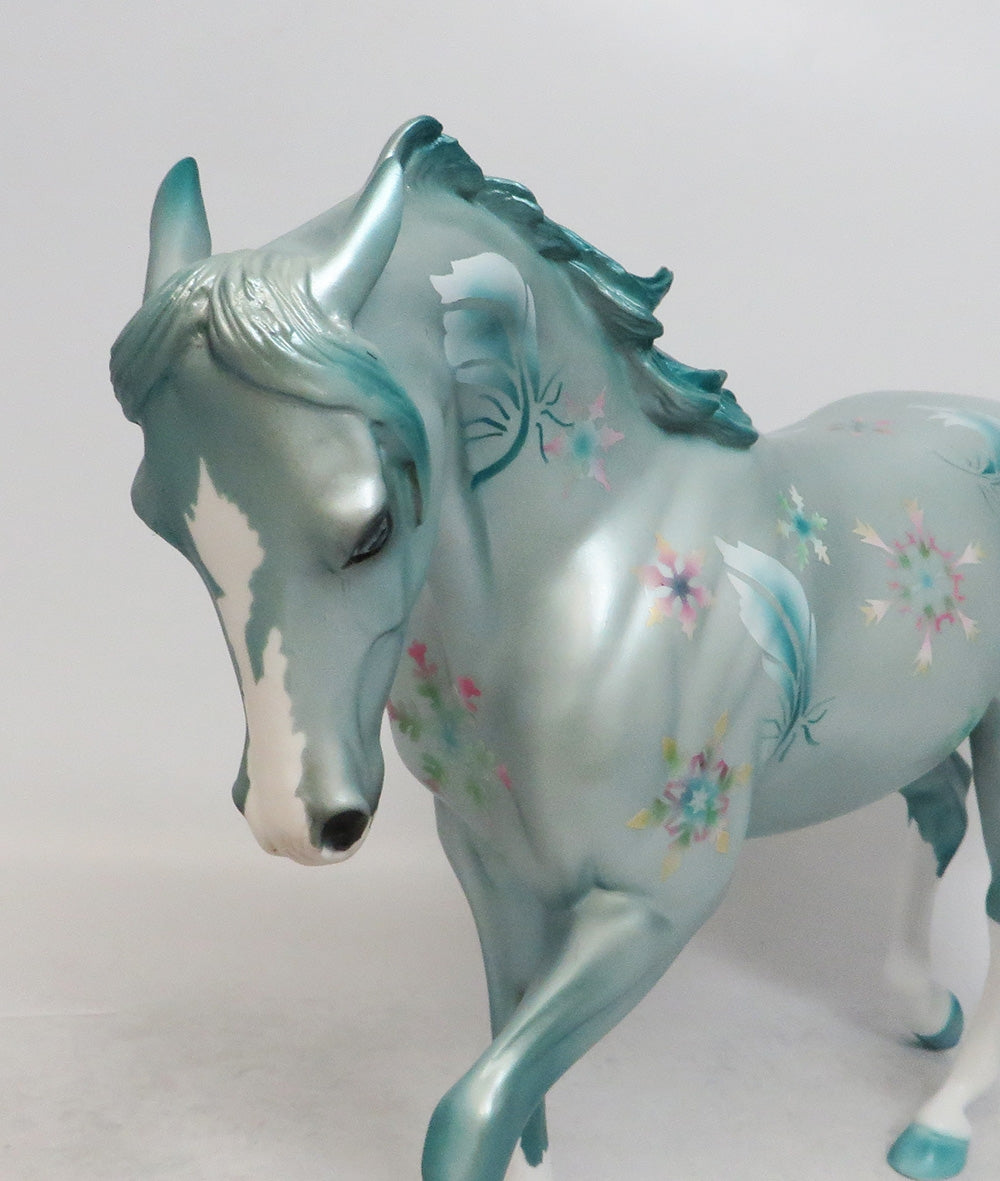 TWINKLE TOES-OOAK DECORATOR SNOWFLAKE THOROUGHBRED 12/7