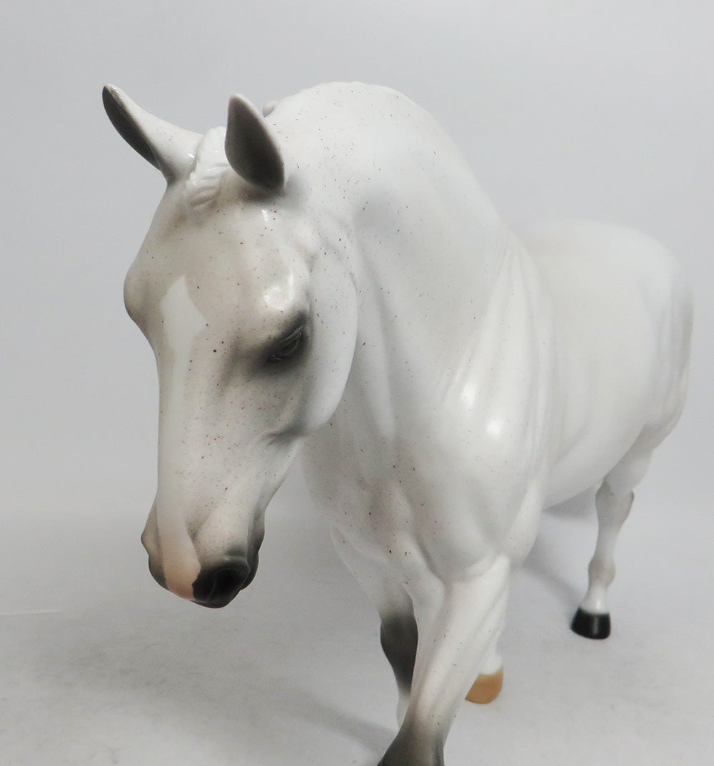 MR. SNOWMAN-LE-15 FLEABIT IRISH DRAFTER MODEL HORSE 12/7