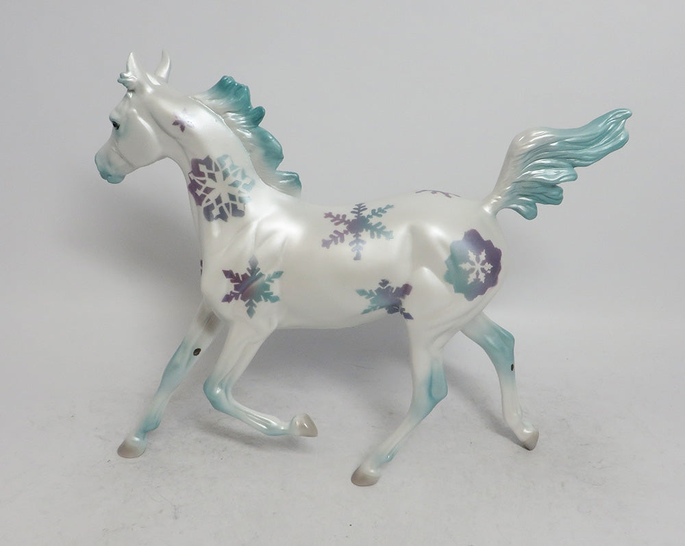 CRISP-OOAK SNOWFLAKE HOLIDAY DECO YEARLING 12/7