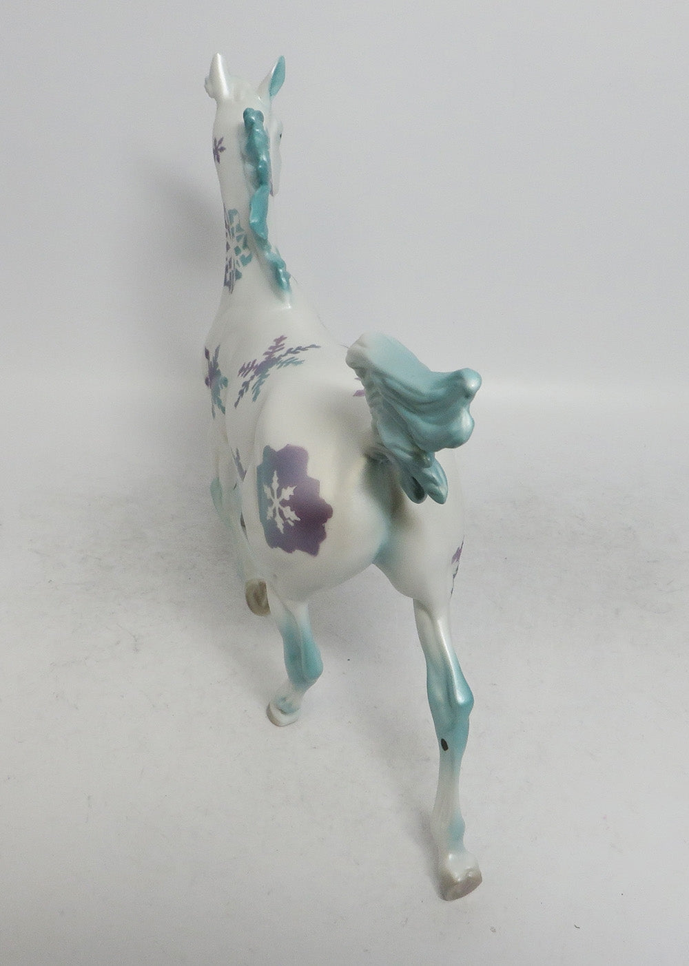 CRISP-OOAK SNOWFLAKE HOLIDAY DECO YEARLING 12/7