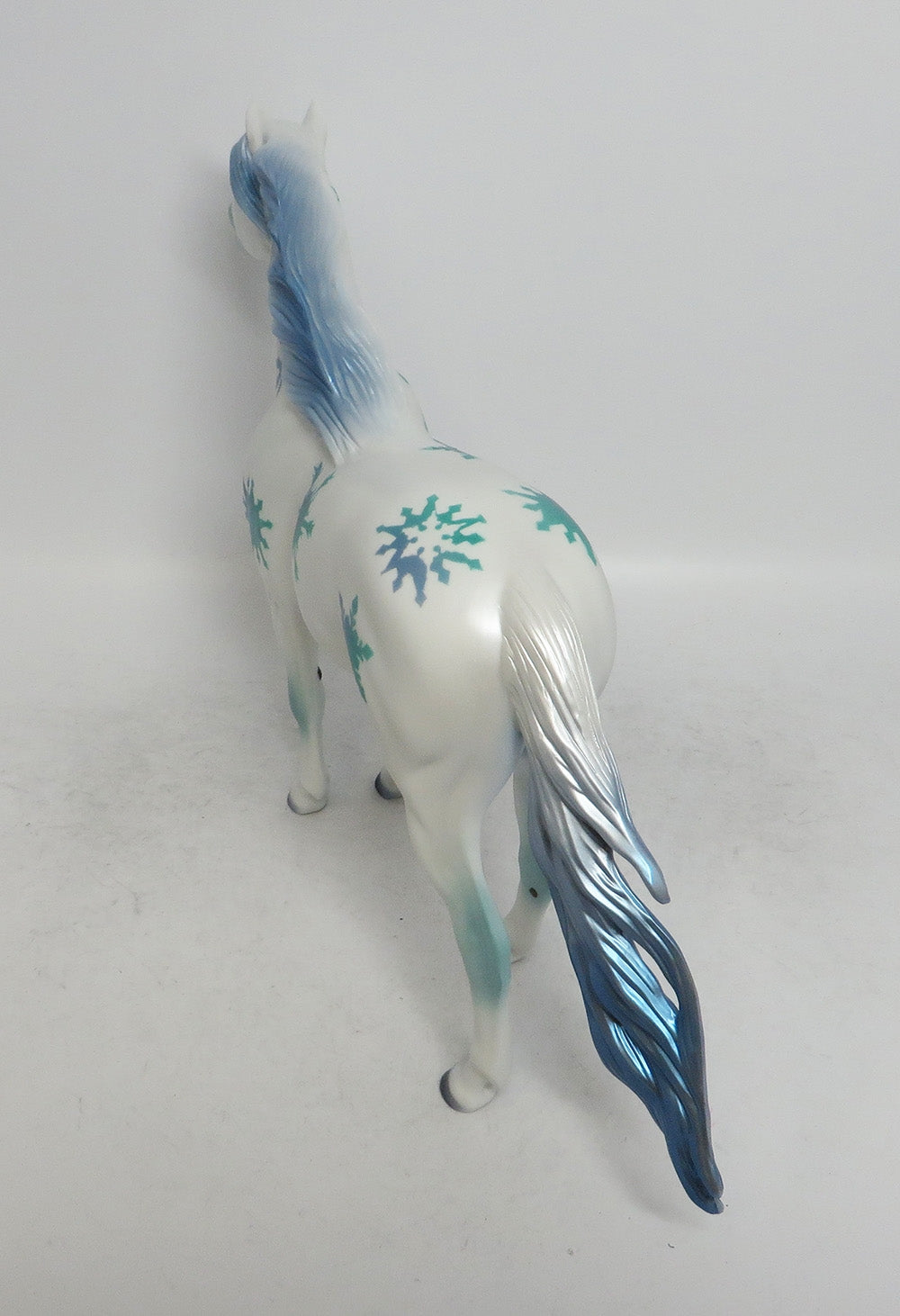 FRESH SNOW-OOAK HOLIDAY MUSTANG DECORATOR 12/7/18