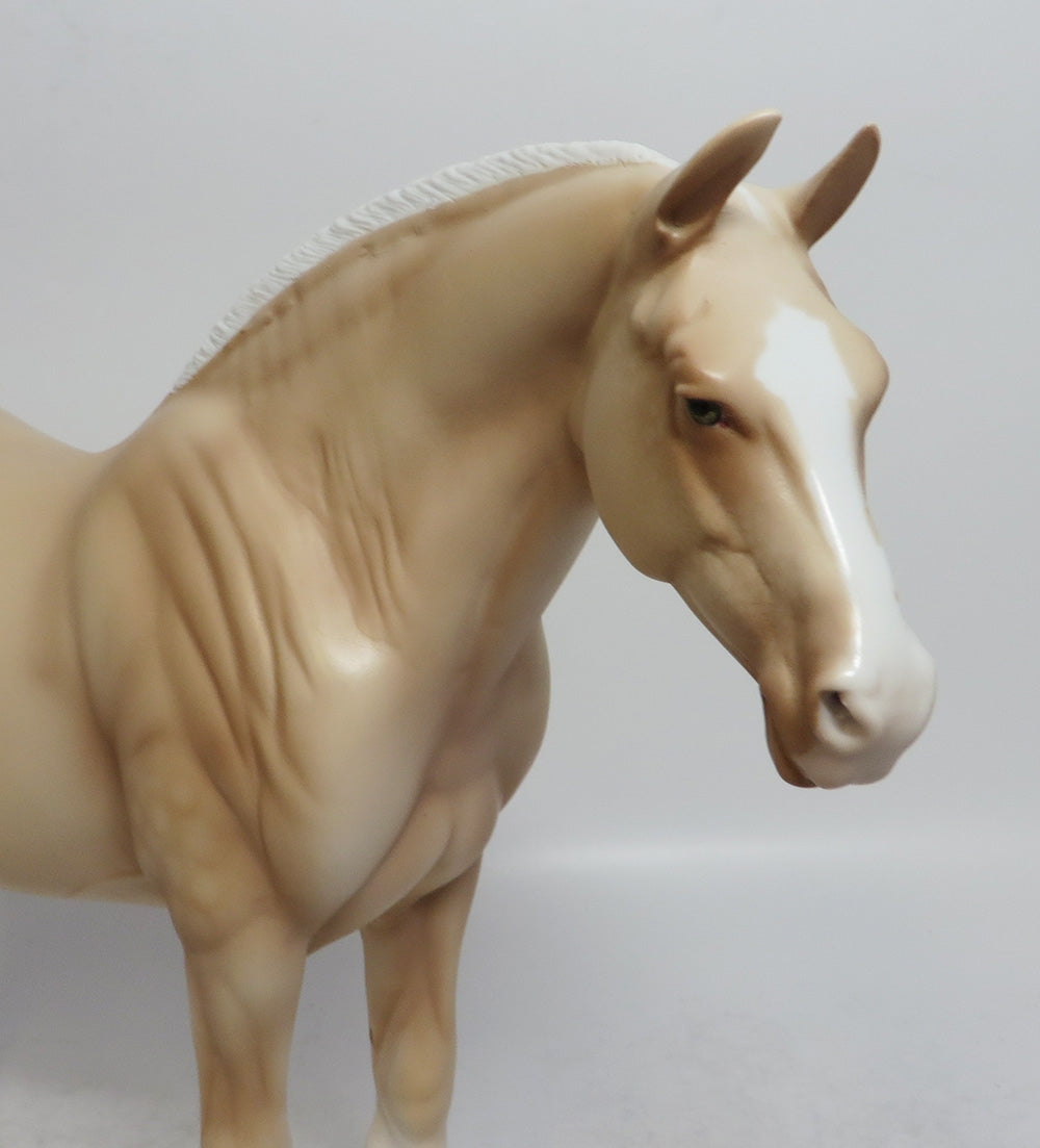 JESSE - LE15 AMERICAN CREAM DAPPLE HEAVY DRAFT BUNNY MODEL HORSE SHCF2018