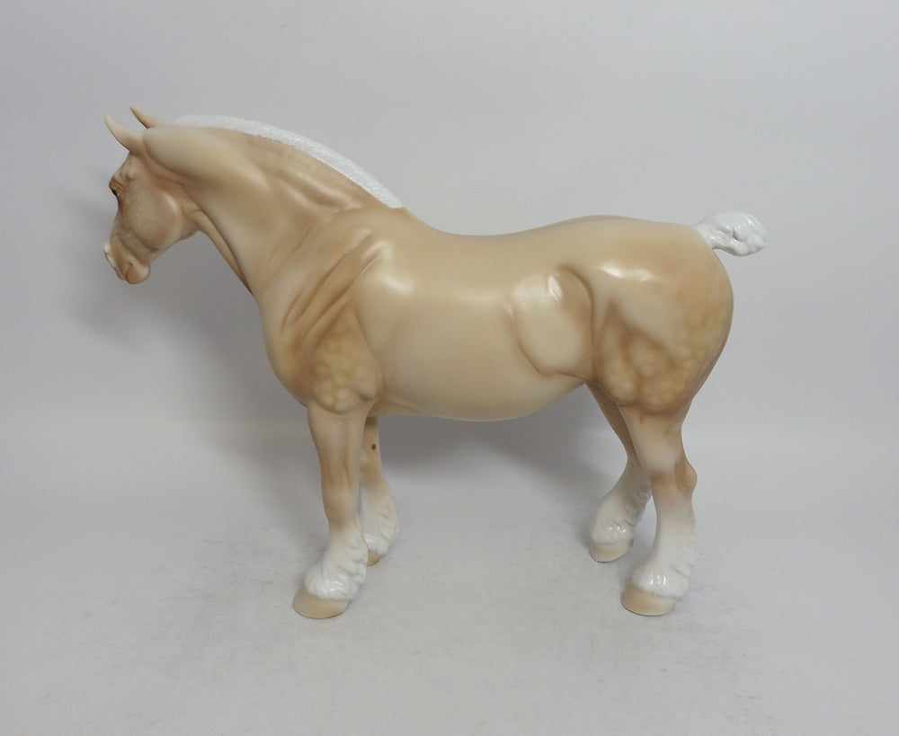 JESSE - LE15 AMERICAN CREAM DAPPLE HEAVY DRAFT BUNNY MODEL HORSE SHCF2018