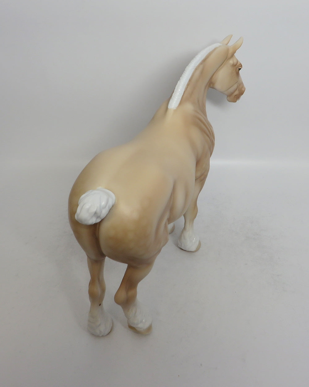 JESSE - LE15 AMERICAN CREAM DAPPLE HEAVY DRAFT BUNNY MODEL HORSE SHCF2018